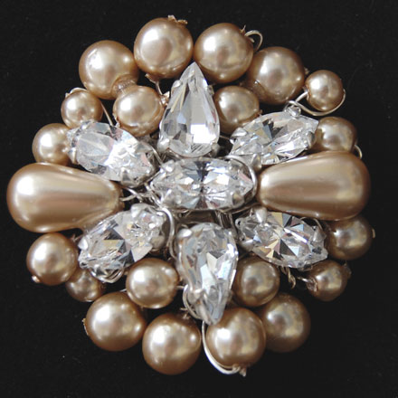 Gold pearl clip